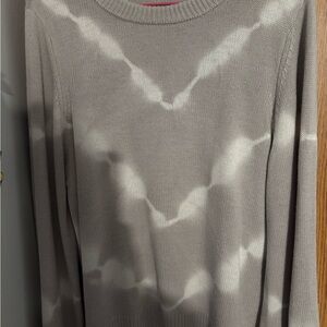 Vera Wang Gray and Cream Crew Neck Sweater